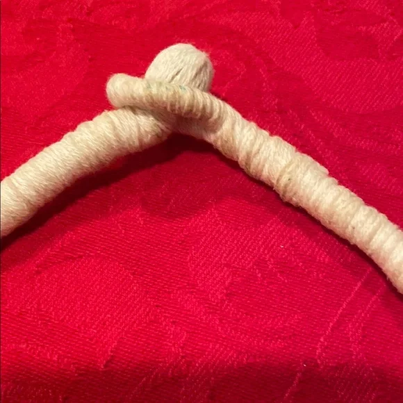 Elegant Cream Beaded Necklace with robe detail - Picture 4 of 13